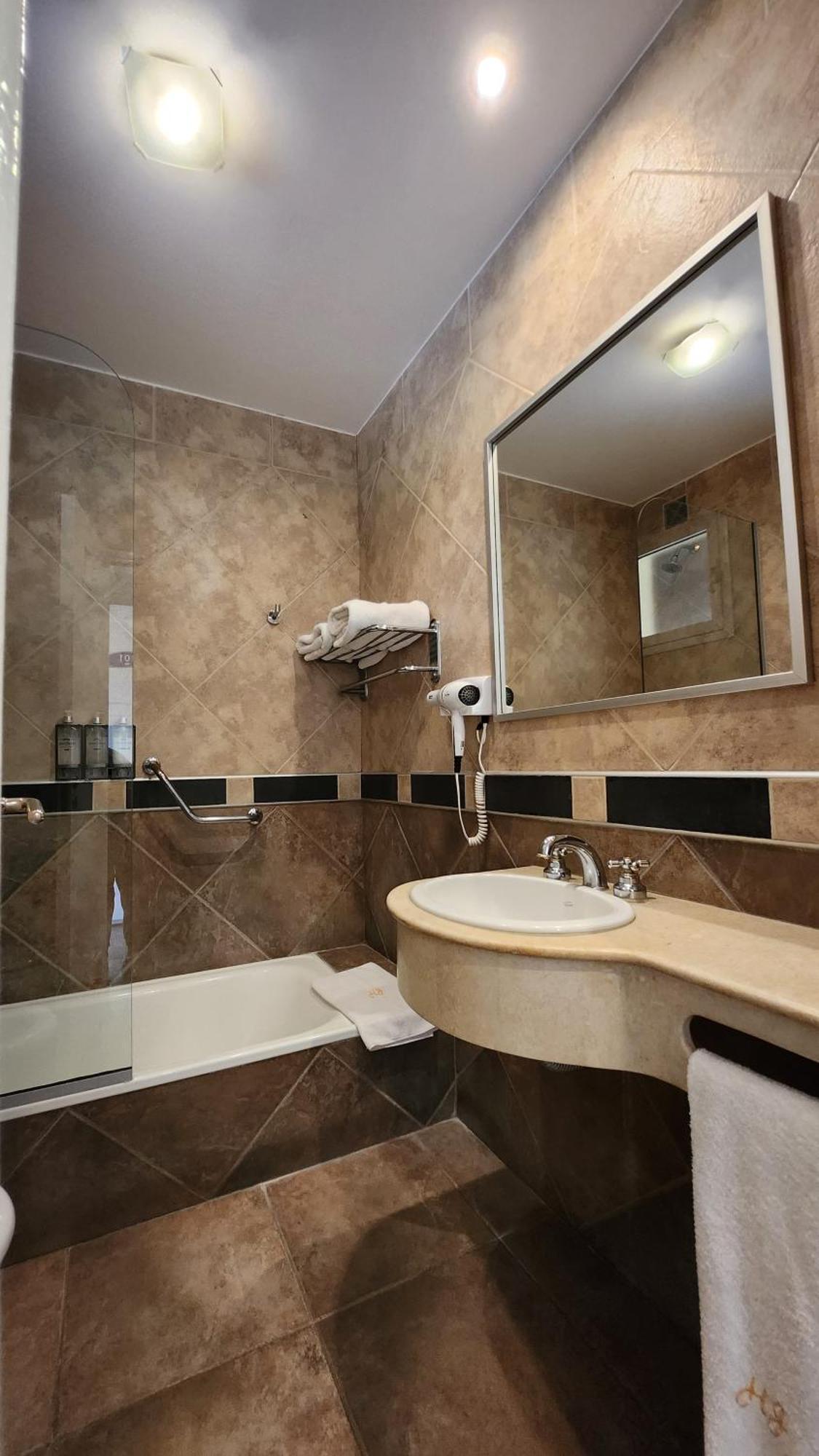 Howard Johnson Inn Rosario De La Frontera Εξωτερικό φωτογραφία