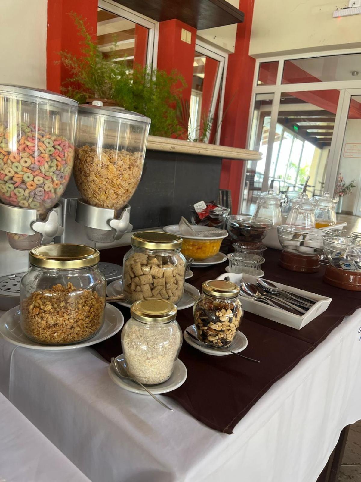 Howard Johnson Inn Rosario De La Frontera Εξωτερικό φωτογραφία